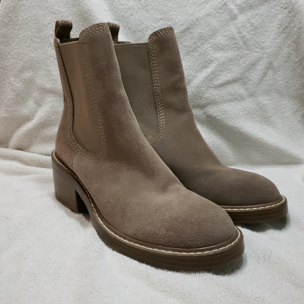 Steve Madden Laurely Chelsea Bootie Size 8